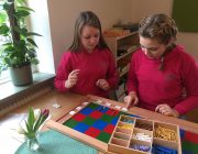 Montessorimaterialet visades upp och förklarades